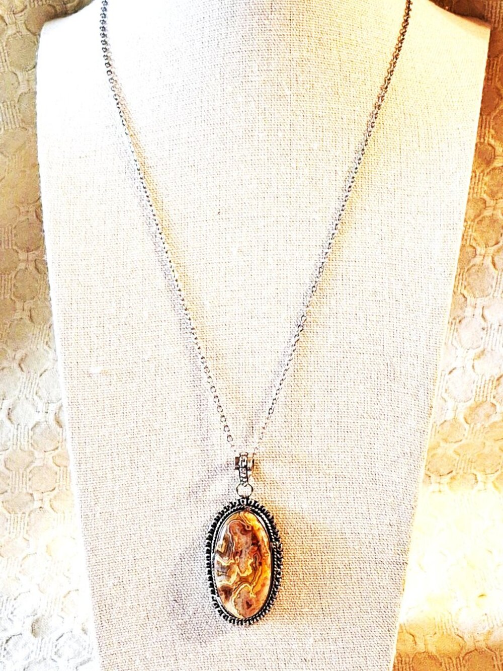 Handmade Lace Agate Gemstone Pendant Necklace NWOT 331